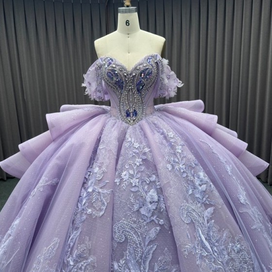 Exquisite Stylish Quinceanera Gown For Girl 2025 Ball Gown Sequins Sweetheart Chapel Train Beading Robe De Mariée