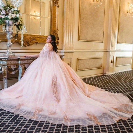 Off Shoulder Pink Quinceanera Dresses Ball Gown Applique Lace Beads With Cape Puffy Sweet 16 Dress Celebrity Party Gowns