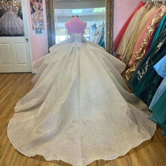 Sparkly Champagne Spaghetti Strap Sweetheart Princess Ball Gown Quinceanera Dresses Appliques Flower Crystal Sweet 16 Dress